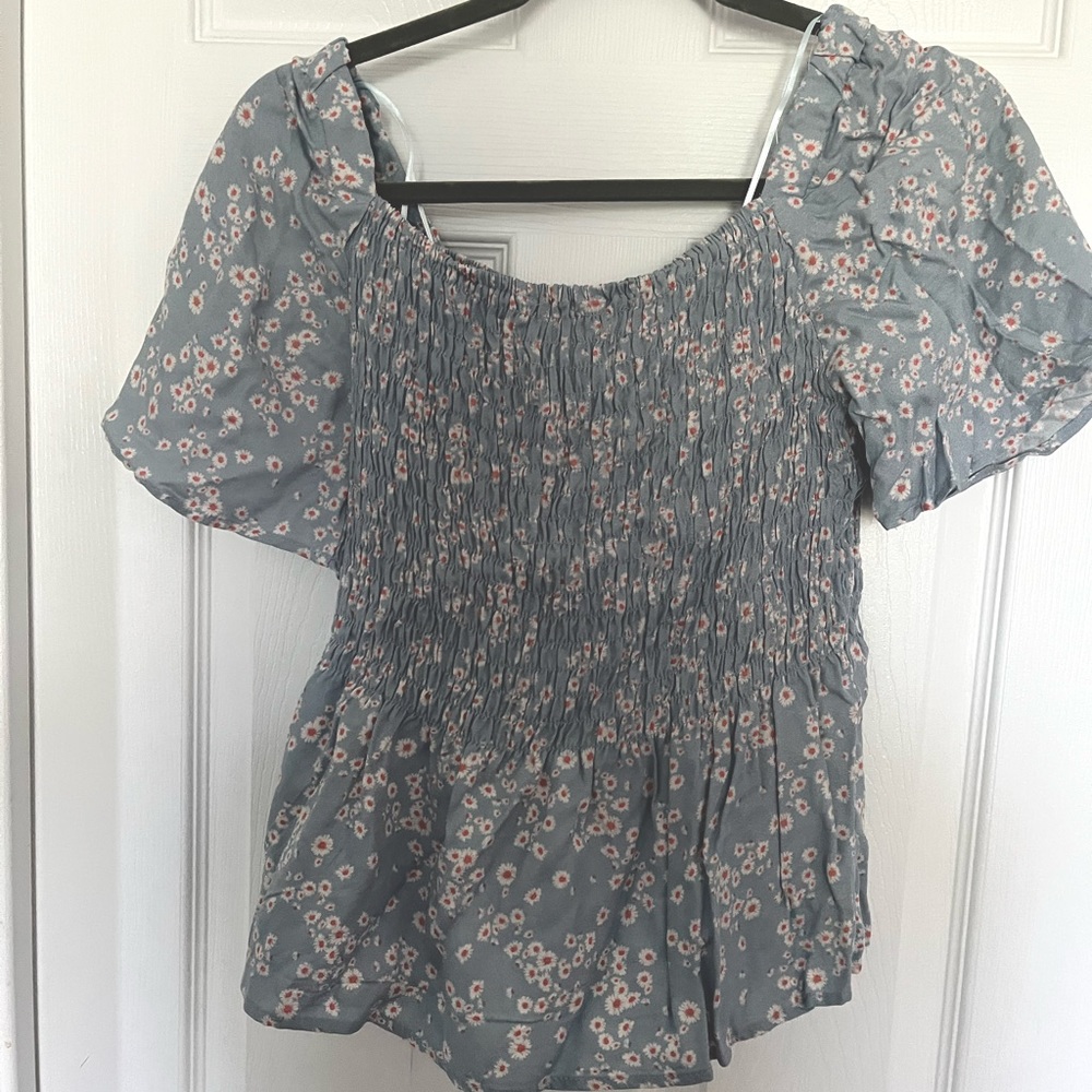Super cute off the shoulder flowy floral top! Size S. NWOT!